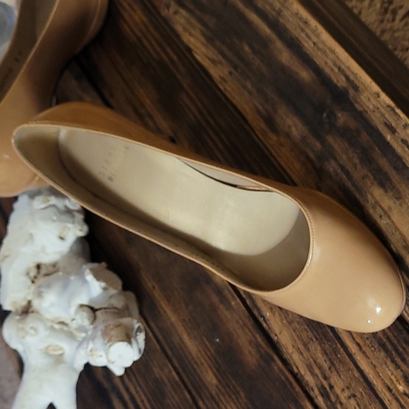 Stuart Weitzman Hummus Aniline Patent Leather Pumps Rounded Toe - Picture 3 of 15